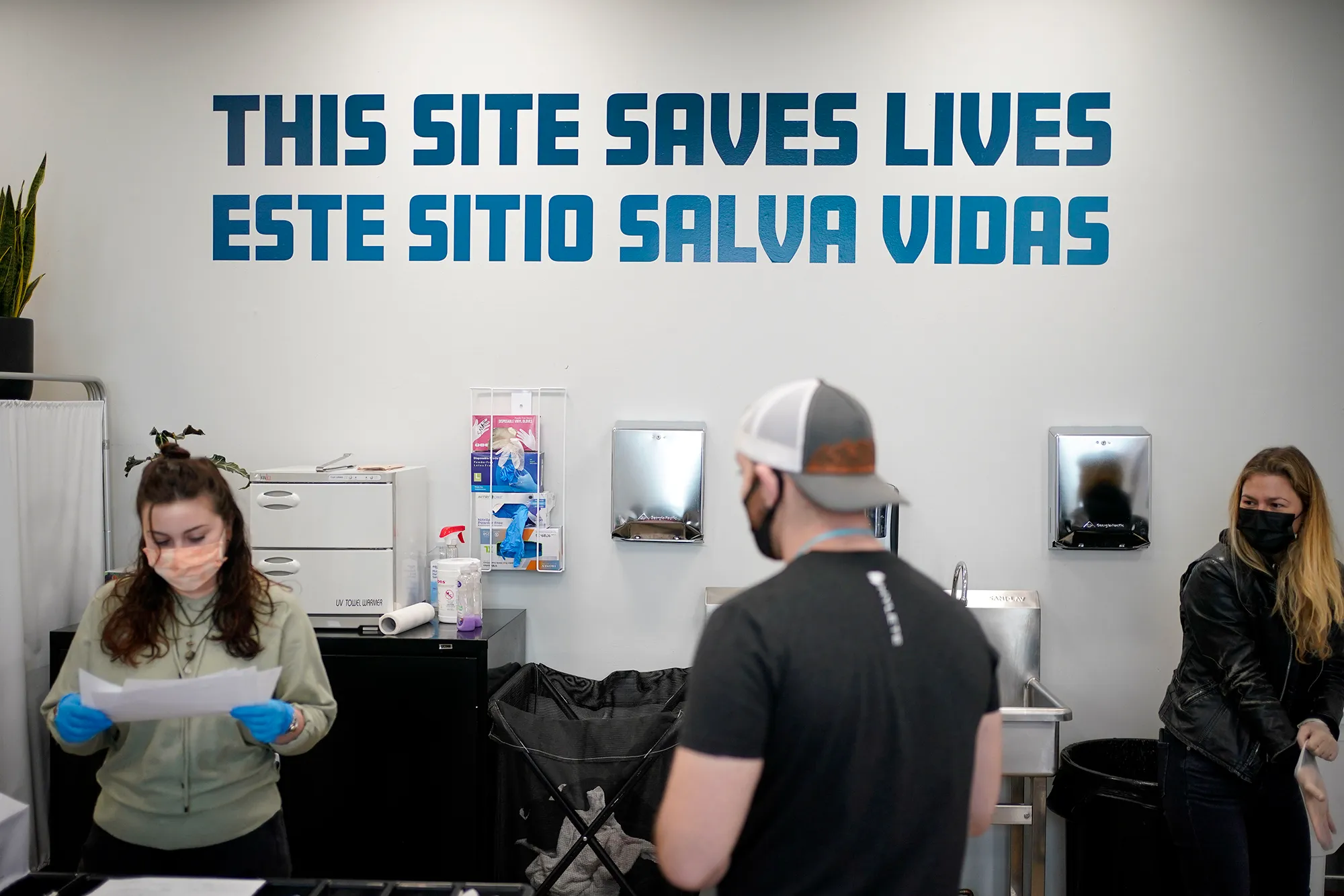 safe consumption Photo of the inside of a safe injection site Onpoint in NYC. On the wall is painted This Site Saves Lives. Image source:Photo by Seth Wenig, AP
